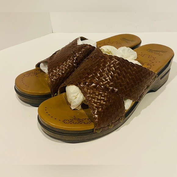 Dansko Shoes - Sandals Womens Dansko Slip on Made in Brazil Leather Size 39 (8.5/9) Brown Mila